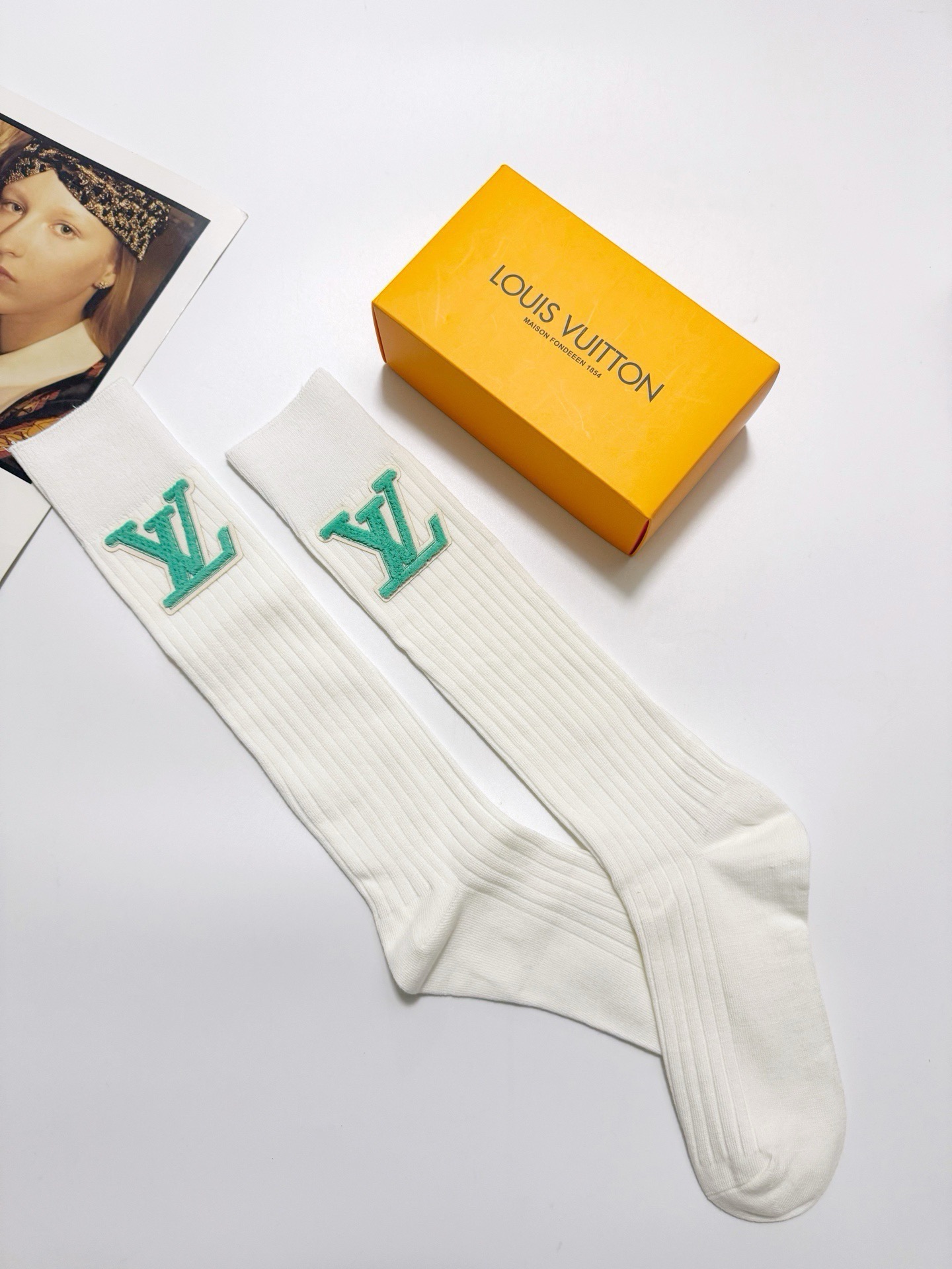 配包装 🌟【一盒一双】 🌟LV 路易威登 经典字母logo纯棉长筒袜  小腿袜 🌟重工装饰个性时尚 🌟ins爆款！专柜在