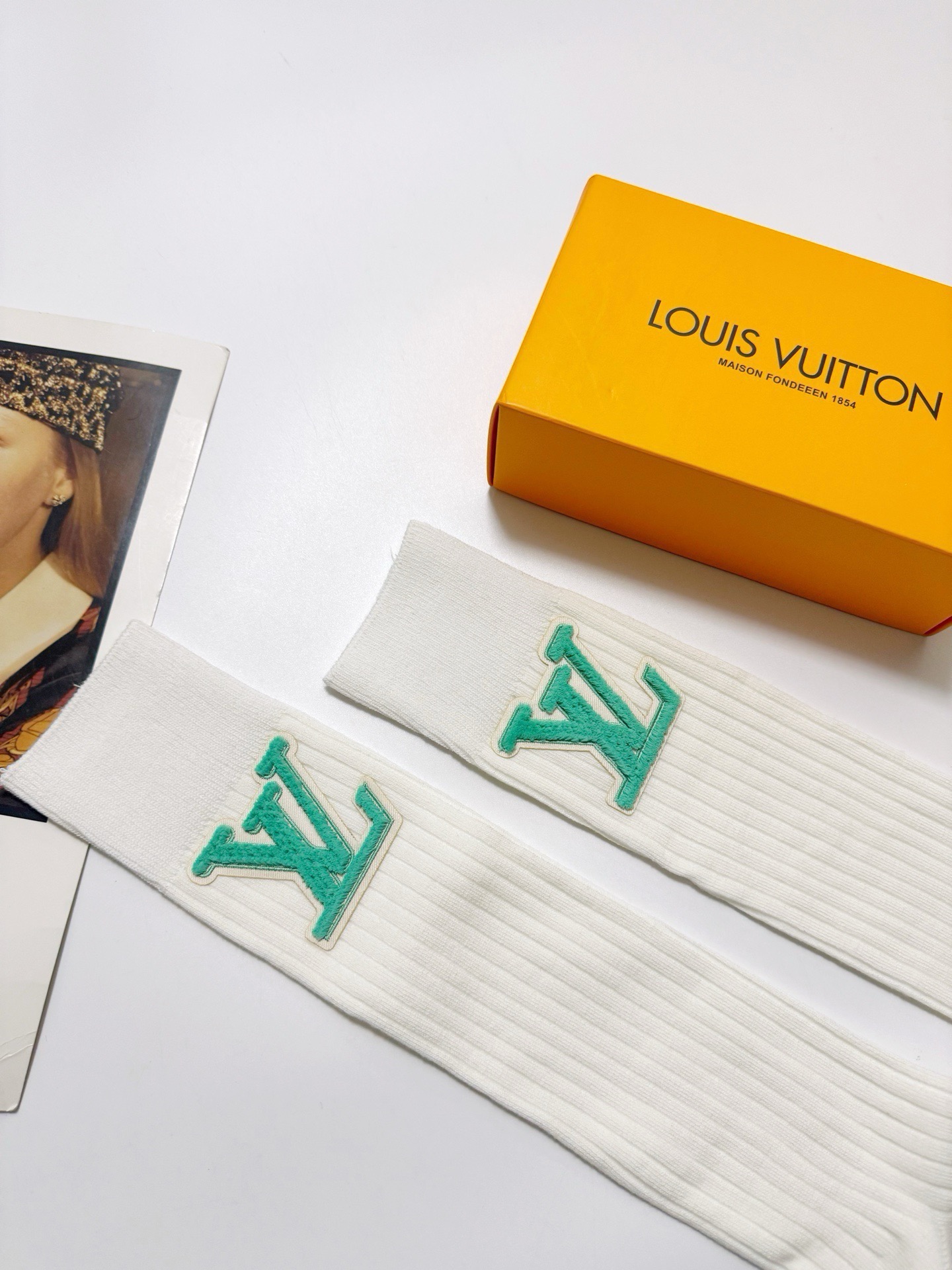 配包装 🌟【一盒一双】 🌟LV 路易威登 经典字母logo纯棉长筒袜  小腿袜 🌟重工装饰个性时尚 🌟ins爆款！专柜在