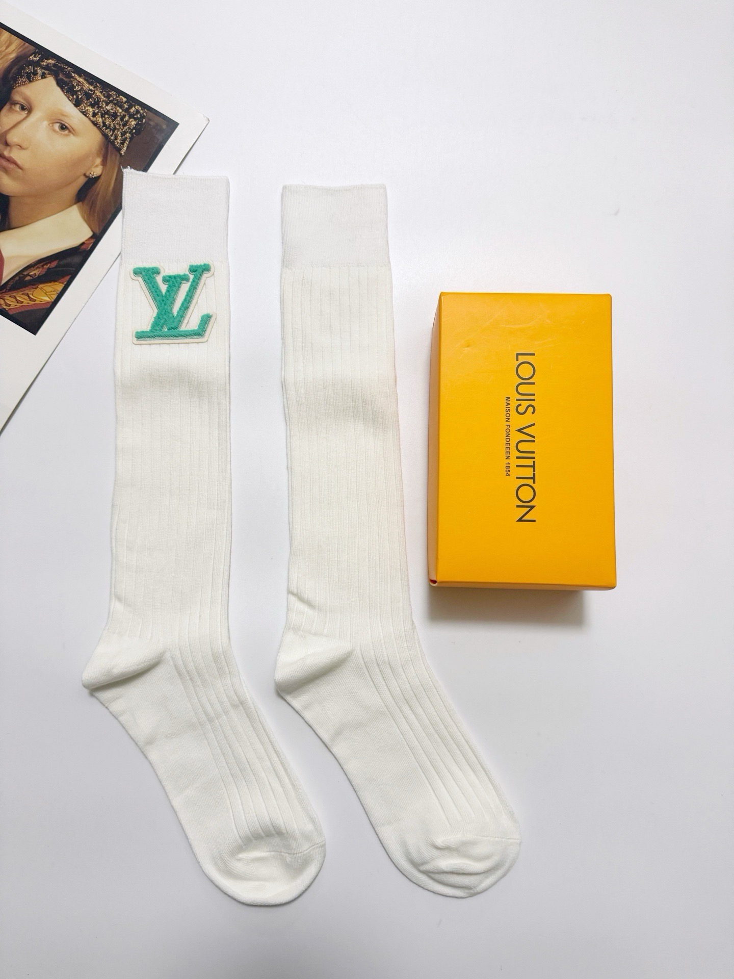 配包装 🌟【一盒一双】 🌟LV 路易威登 经典字母logo纯棉长筒袜  小腿袜 🌟重工装饰个性时尚 🌟ins爆款！专柜在