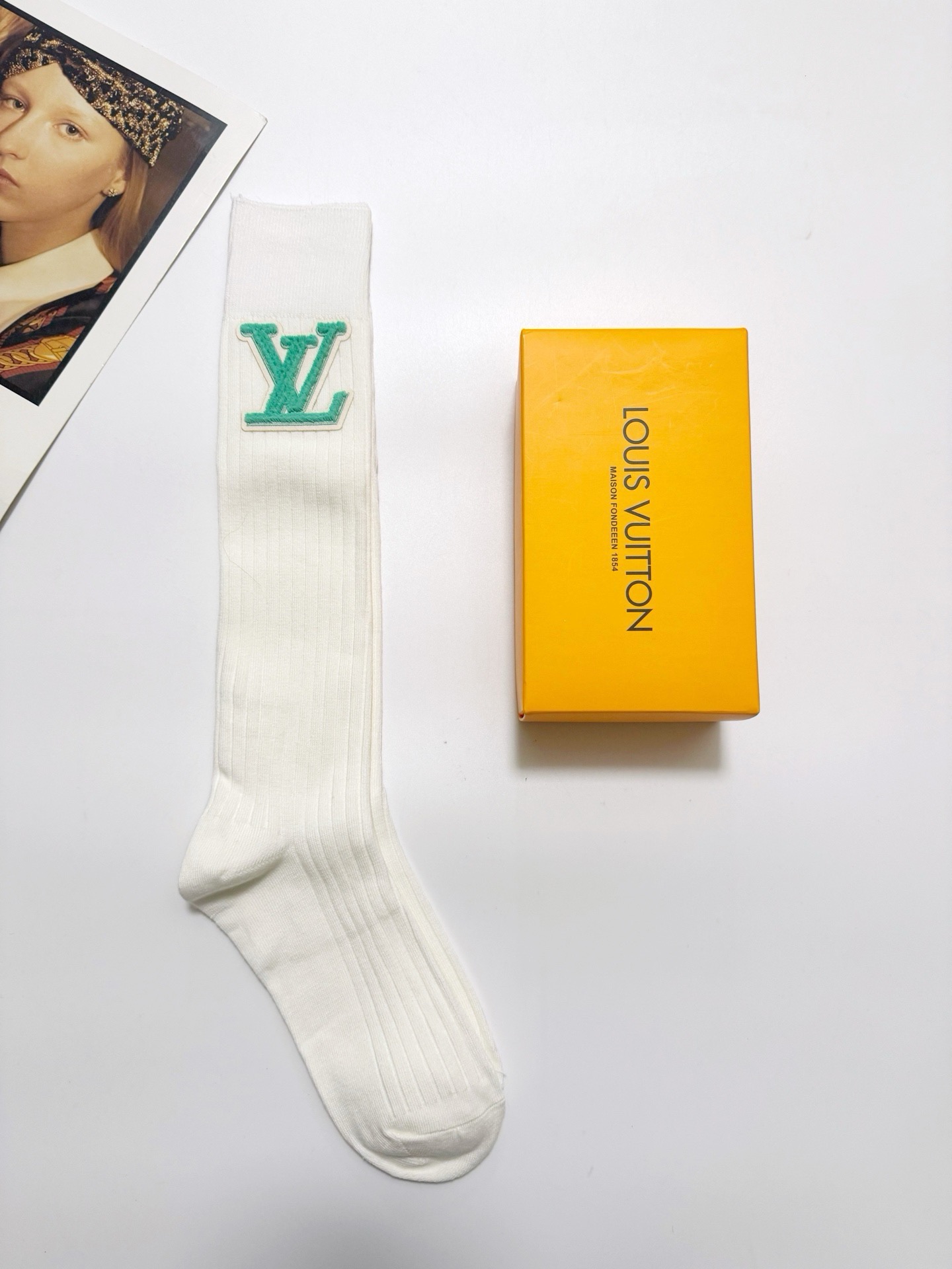 配包装 🌟【一盒一双】 🌟LV 路易威登 经典字母logo纯棉长筒袜  小腿袜 🌟重工装饰个性时尚 🌟ins爆款！专柜在