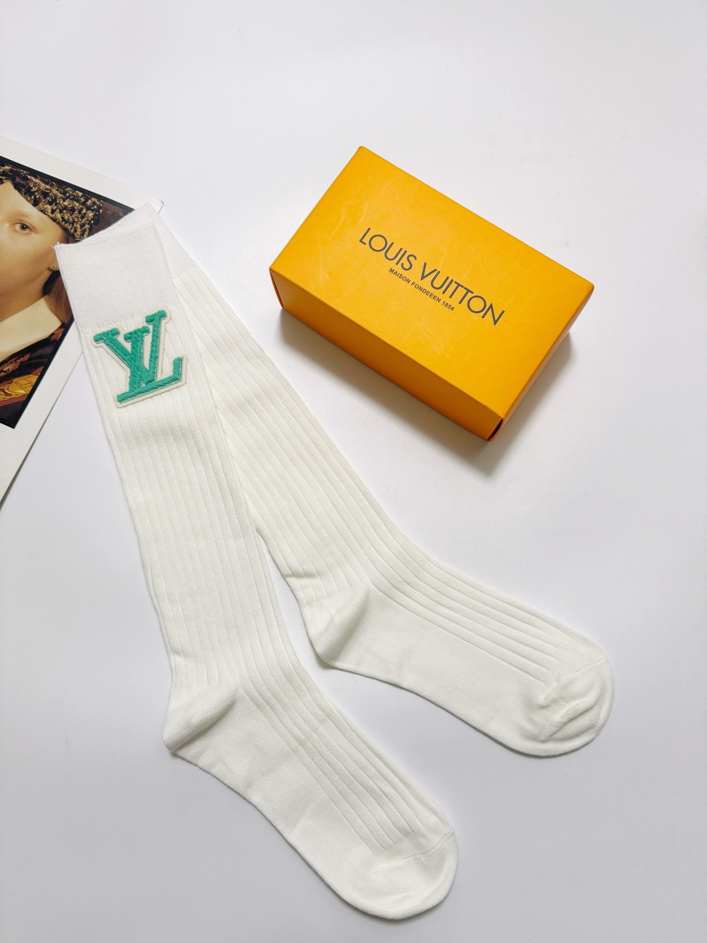 配包装 🌟【一盒一双】 🌟LV 路易威登 经典字母logo纯棉长筒袜  小腿袜 🌟重工装饰个性时尚 🌟ins爆款！专柜在