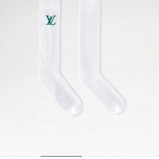 配包装 🌟【一盒一双】 🌟LV 路易威登 经典字母logo纯棉长筒袜 小腿袜 🌟重工装饰个性时尚 🌟ins爆款!专柜在 配包装 🌟【一盒一双】 🌟LV 路易威登 经典字母logo纯棉长筒袜 小腿袜 🌟重工装饰个性时尚 🌟ins爆款!专柜在