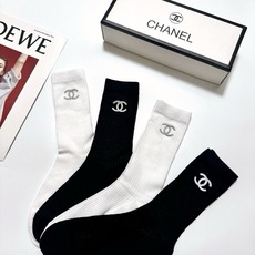 配包装 🌟【一盒4 双】 🌟Chanel 香奈儿 经典字母logo 超薄无骨中筒袜,纯棉 条纹小腿袜 堆堆袜 🌟ins 配包装 🌟【一盒4 双】 🌟Chanel 香奈儿 经典字母logo 超薄无骨中筒袜,纯棉 条纹小腿袜 堆堆袜 🌟ins