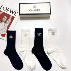 配包装 🌟【一盒4 双】 🌟Chanel 香奈儿 经典字母logo 超薄无骨中筒袜,纯棉 条纹小腿袜 堆堆袜 🌟ins 配包装 🌟【一盒4 双】 🌟Chanel 香奈儿 经典字母logo 超薄无骨中筒袜,纯棉 条纹小腿袜 堆堆袜 🌟ins