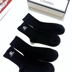 配包装 🌟【一盒2双】 🌟Chanel 香奈儿 经典字母logo 中筒袜,纯棉竖纹堆堆袜 🌟ins爆款!专柜在售ing 配包装 🌟【一盒2双】 🌟Chanel 香奈儿 经典字母logo 中筒袜,纯棉竖纹堆堆袜 🌟ins爆款!专柜在售ing