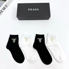 配包装 🌟【一盒4 双】 🌟Prada 普拉达 欧美大牌 经典字母logo 纯棉中筒袜 ,ins超火爆款式 ,超 配包装 🌟【一盒4 双】 🌟Prada 普拉达 欧美大牌 经典字母logo 纯棉中筒袜 ,ins超火爆款式 ,超