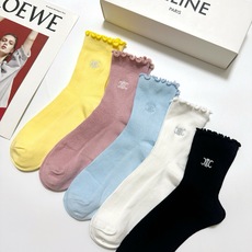 配包装 🌟【一盒5 双】 🌟Celine 赛琳 经典刺绣字母logo 纯棉中筒袜 ,ins超火爆小腿袜,纯棉面料, 配包装 🌟【一盒5 双】 🌟Celine 赛琳 经典刺绣字母logo 纯棉中筒袜 ,ins超火爆小腿袜,纯棉面料,
