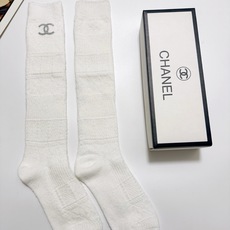 配包装 🌟【一盒一双】 🌟Chanel 香奈儿 经典字母 logo羊毛 混纺长筒袜 !菱格暗纹小腿袜 超级软糯亲肤! 配包装 🌟【一盒一双】 🌟Chanel 香奈儿 经典字母 logo羊毛 混纺长筒袜 !菱格暗纹小腿袜 超级软糯亲肤!