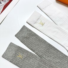 配包装 🌟【一盒2双】 🌟LV 路易威登 经典字母logo纯棉袜 小腿堆堆袜,ins超火爆红人同款,精美 面料,潮人必 配包装 🌟【一盒2双】 🌟LV 路易威登 经典字母logo纯棉袜 小腿堆堆袜,ins超火爆红人同款,精美 面料,潮人必