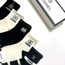 配包装 🌟【一盒5 双】 🌟Chanel 香奈儿 经典字母 logo短袜 !纯棉面料软糯亲肤! 🌟ins爆款!专柜在售 配包装 🌟【一盒5 双】 🌟Chanel 香奈儿 经典字母 logo短袜 !纯棉面料软糯亲肤! 🌟ins爆款!专柜在售