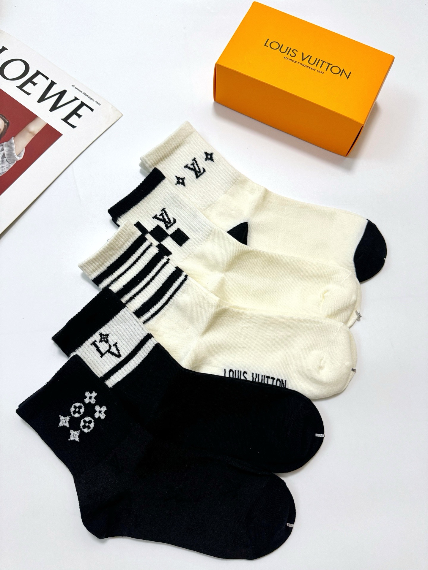 配包装 🌟【一盒5双】 🌟LV 路易威登 经典字母logo中筒袜 🌟好看到爆炸 欧美大牌🔥🌟潮人必不能少的专柜代购品质 