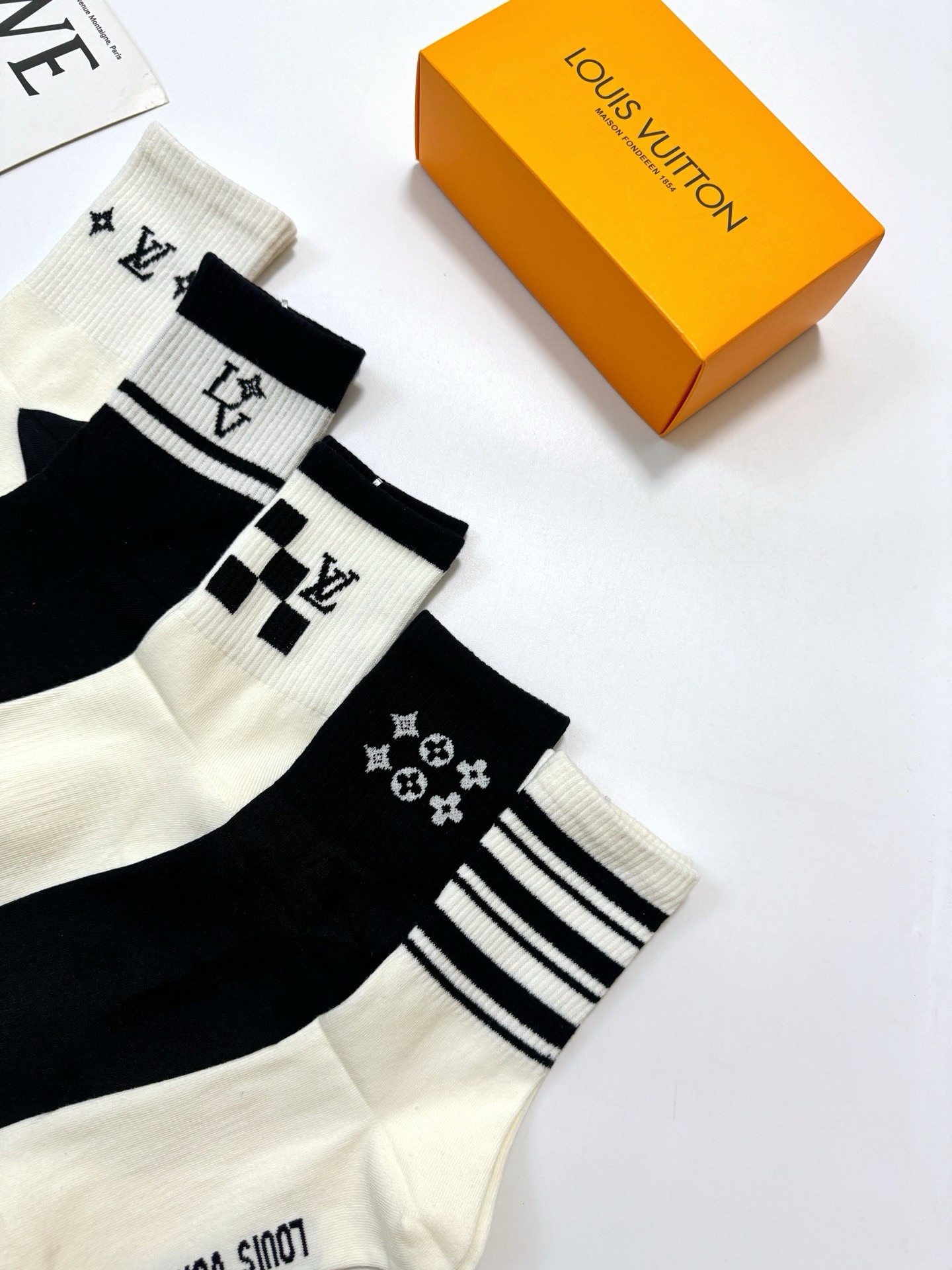配包装 🌟【一盒5双】 🌟LV 路易威登 经典字母logo中筒袜 🌟好看到爆炸 欧美大牌🔥🌟潮人必不能少的专柜代购品质 