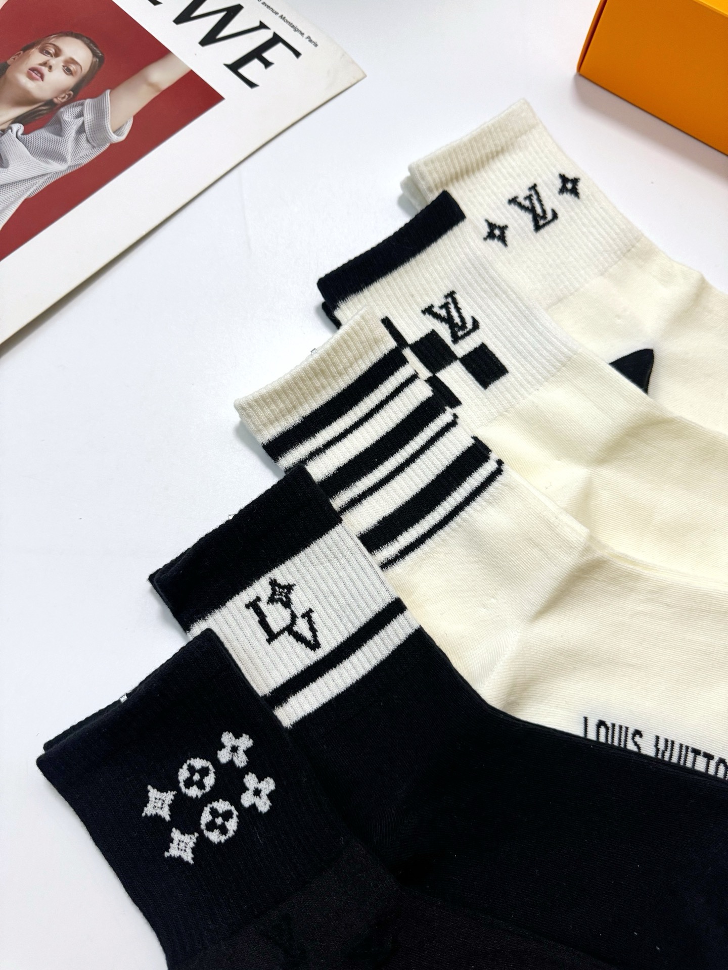 配包装 🌟【一盒5双】 🌟LV 路易威登 经典字母logo中筒袜 🌟好看到爆炸 欧美大牌🔥🌟潮人必不能少的专柜代购品质 