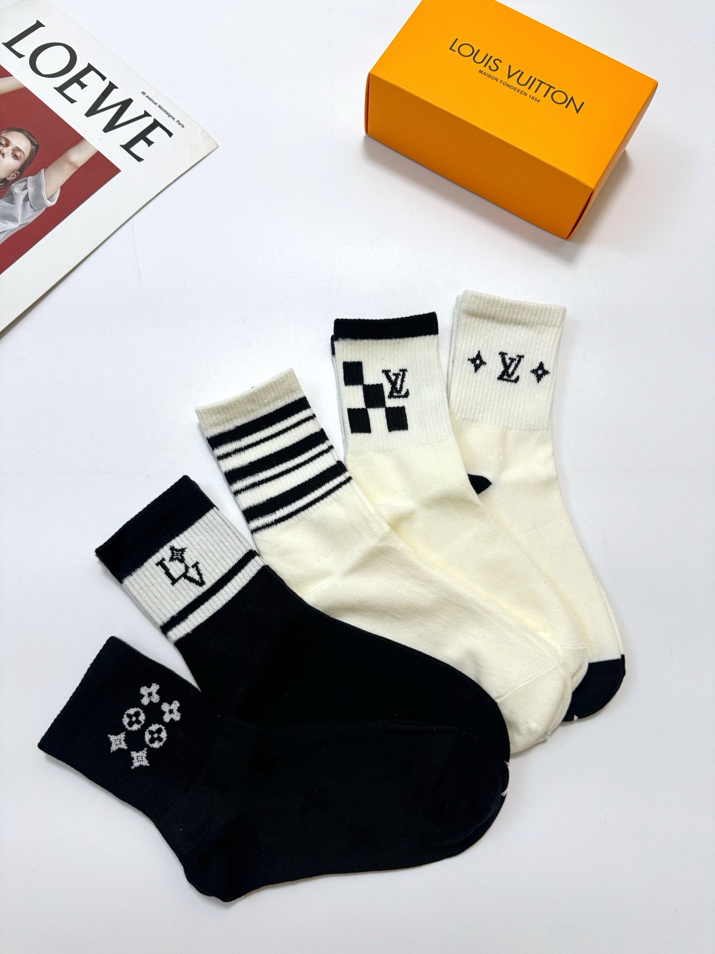 配包装 🌟【一盒5双】 🌟LV 路易威登 经典字母logo中筒袜 🌟好看到爆炸 欧美大牌🔥🌟潮人必不能少的专柜代购品质 