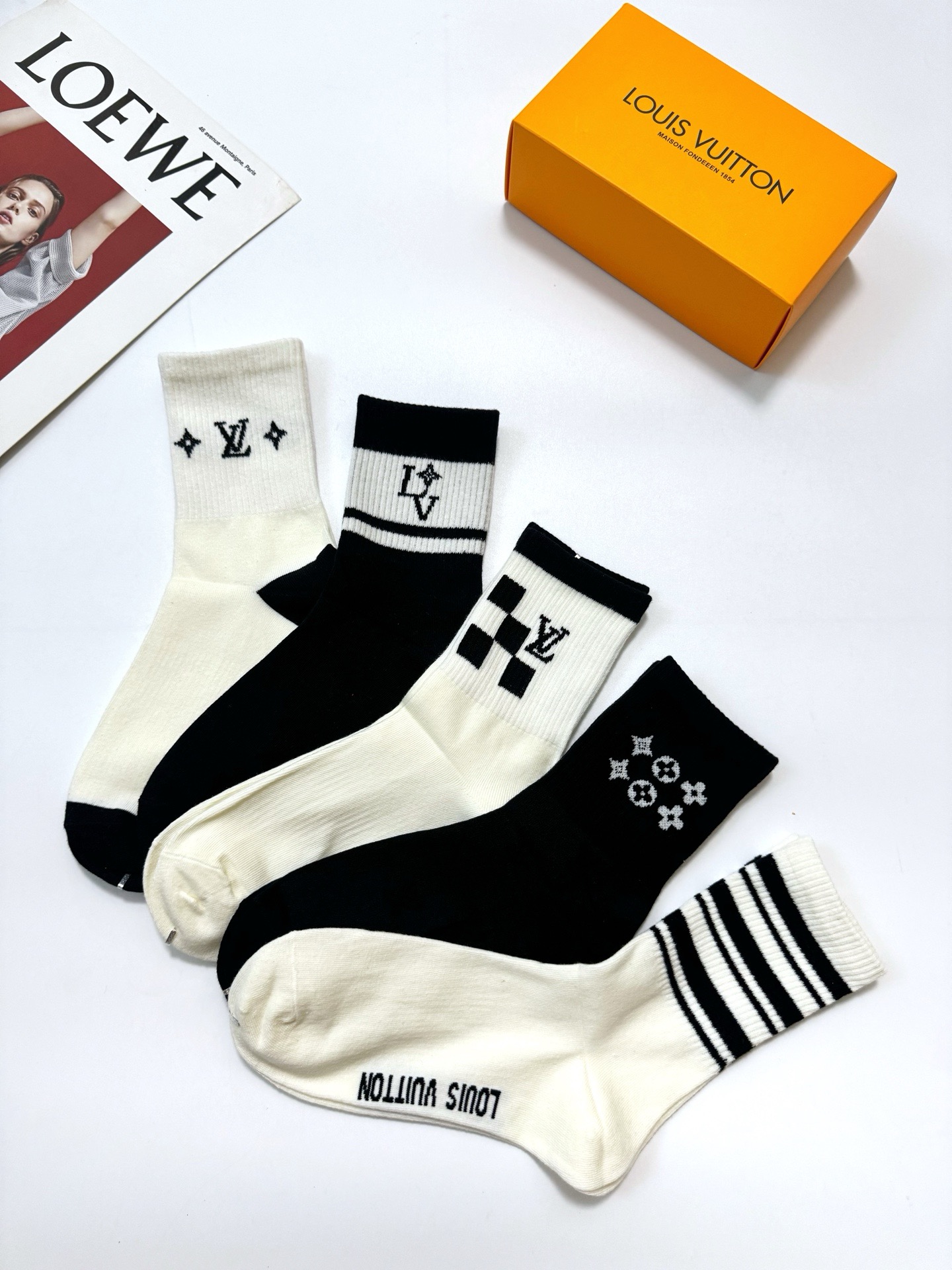 配包装 🌟【一盒5双】 🌟LV 路易威登 经典字母logo中筒袜 🌟好看到爆炸 欧美大牌🔥🌟潮人必不能少的专柜代购品质 