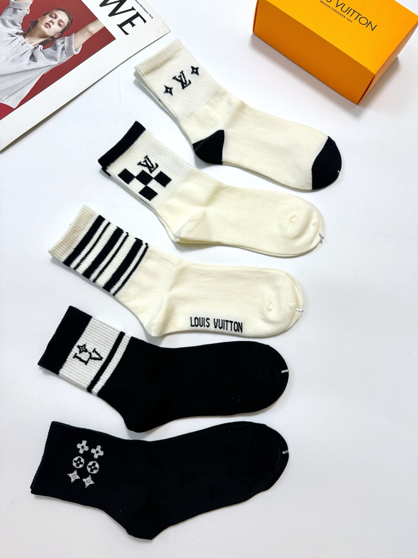 配包装 🌟【一盒5双】 🌟LV 路易威登 经典字母logo中筒袜 🌟好看到爆炸 欧美大牌🔥🌟潮人必不能少的专柜代购品质 