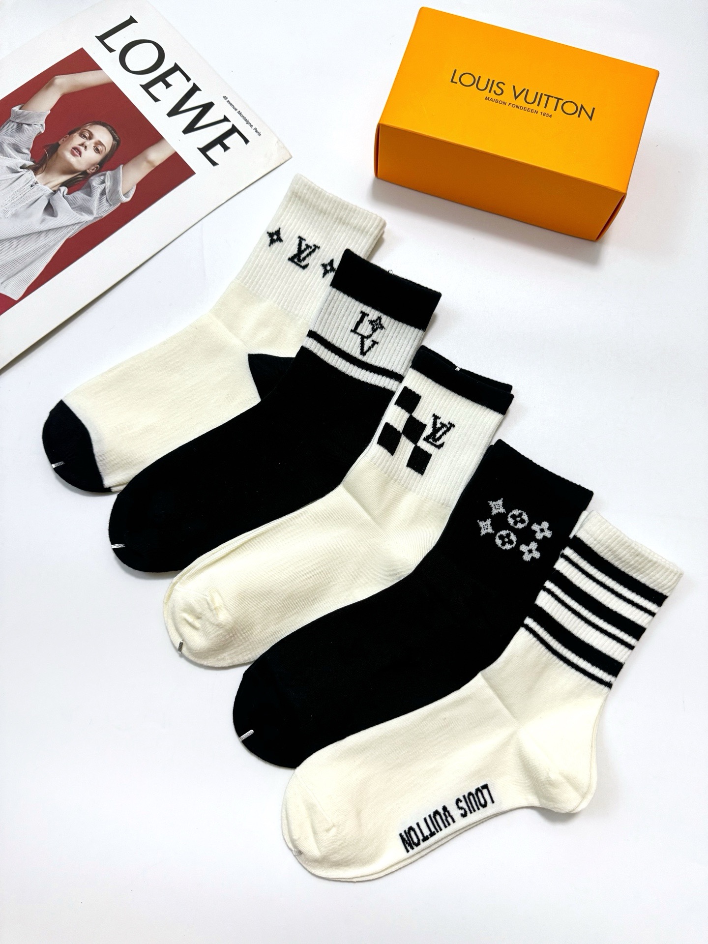 配包装 🌟【一盒5双】 🌟LV 路易威登 经典字母logo中筒袜 🌟好看到爆炸 欧美大牌🔥🌟潮人必不能少的专柜代购品质 