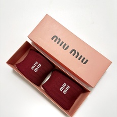 配包装 🌟【一盒2 双】 🌟缪缪 miumiu 经典字母logo纯棉袜 安哥拉红小腿堆堆袜,ins超火爆红人同款,精美 配包装 🌟【一盒2 双】 🌟缪缪 miumiu 经典字母logo纯棉袜 安哥拉红小腿堆堆袜,ins超火爆红人同款,精美