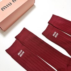 配包装 🌟【一盒2 双】 🌟缪缪 miumiu 经典字母logo纯棉袜 安哥拉红小腿堆堆袜,ins超火爆红人同款,精美 配包装 🌟【一盒2 双】 🌟缪缪 miumiu 经典字母logo纯棉袜 安哥拉红小腿堆堆袜,ins超火爆红人同款,精美