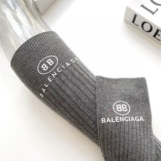 配包装 🌟【一盒一双】 🌟巴黎世家 balenciaga 经典字母logo纯棉长筒袜 小腿袜 🌟重工装饰个性时尚 🌟i 配包装 🌟【一盒一双】 🌟巴黎世家 balenciaga 经典字母logo纯棉长筒袜 小腿袜 🌟重工装饰个性时尚 🌟i