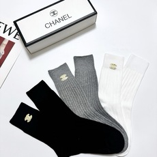配包装 🌟【一盒3 双】 🌟 Chanel 香奈儿 经典字母logo纯棉 中筒袜 🌟经典配色个性时尚 🌟ins爆款! 配包装 🌟【一盒3 双】 🌟 Chanel 香奈儿 经典字母logo纯棉 中筒袜 🌟经典配色个性时尚 🌟ins爆款!