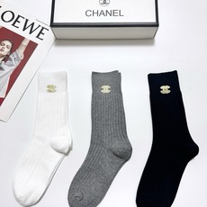 配包装 🌟【一盒3 双】 🌟 Chanel 香奈儿 经典字母logo纯棉 中筒袜 🌟经典配色个性时尚 🌟ins爆款! 配包装 🌟【一盒3 双】 🌟 Chanel 香奈儿 经典字母logo纯棉 中筒袜 🌟经典配色个性时尚 🌟ins爆款!