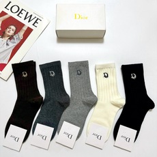 配包装 🌟【一盒5 双】 🌟Dior 迪奥 经典刺绣字母logo 纯棉中筒袜 ,ins超火爆小腿袜,纯棉面料,潮人 配包装 🌟【一盒5 双】 🌟Dior 迪奥 经典刺绣字母logo 纯棉中筒袜 ,ins超火爆小腿袜,纯棉面料,潮人