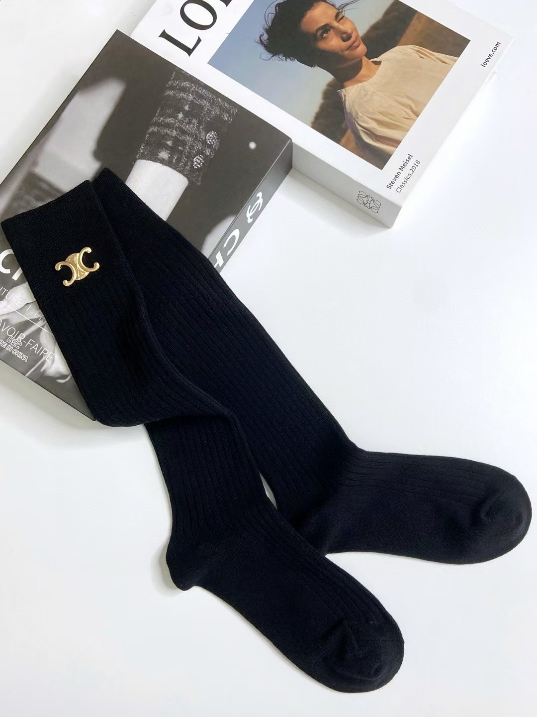 配包装 🌟【一盒2双】 🌟CELINE 瑟琳 经典字母 logo重工中筒袜  长筒袜  🌟ins爆款！专柜在售ing 🌟