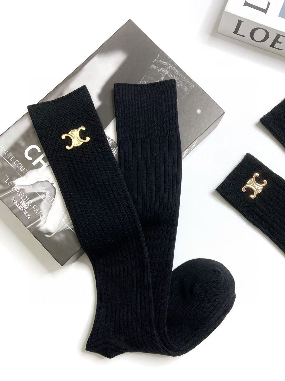 配包装 🌟【一盒2双】 🌟CELINE 瑟琳 经典字母 logo重工中筒袜  长筒袜  🌟ins爆款！专柜在售ing 🌟