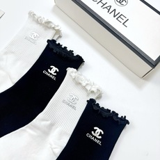 配包装 🌟【一盒4双】 🌟Chanel 香奈儿 经典纯色 字母logo 纯棉木耳边中筒袜 🌟ins爆款!专柜在售ing 配包装 🌟【一盒4双】 🌟Chanel 香奈儿 经典纯色 字母logo 纯棉木耳边中筒袜 🌟ins爆款!专柜在售ing