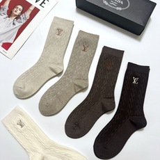 配包装 🌟【一盒5 双】 🌟LV 路易威登 经典刺绣字母logo 羊绒混纺中筒袜 ,软糯亲肤,ins超火爆配色 , 配包装 🌟【一盒5 双】 🌟LV 路易威登 经典刺绣字母logo 羊绒混纺中筒袜 ,软糯亲肤,ins超火爆配色 ,