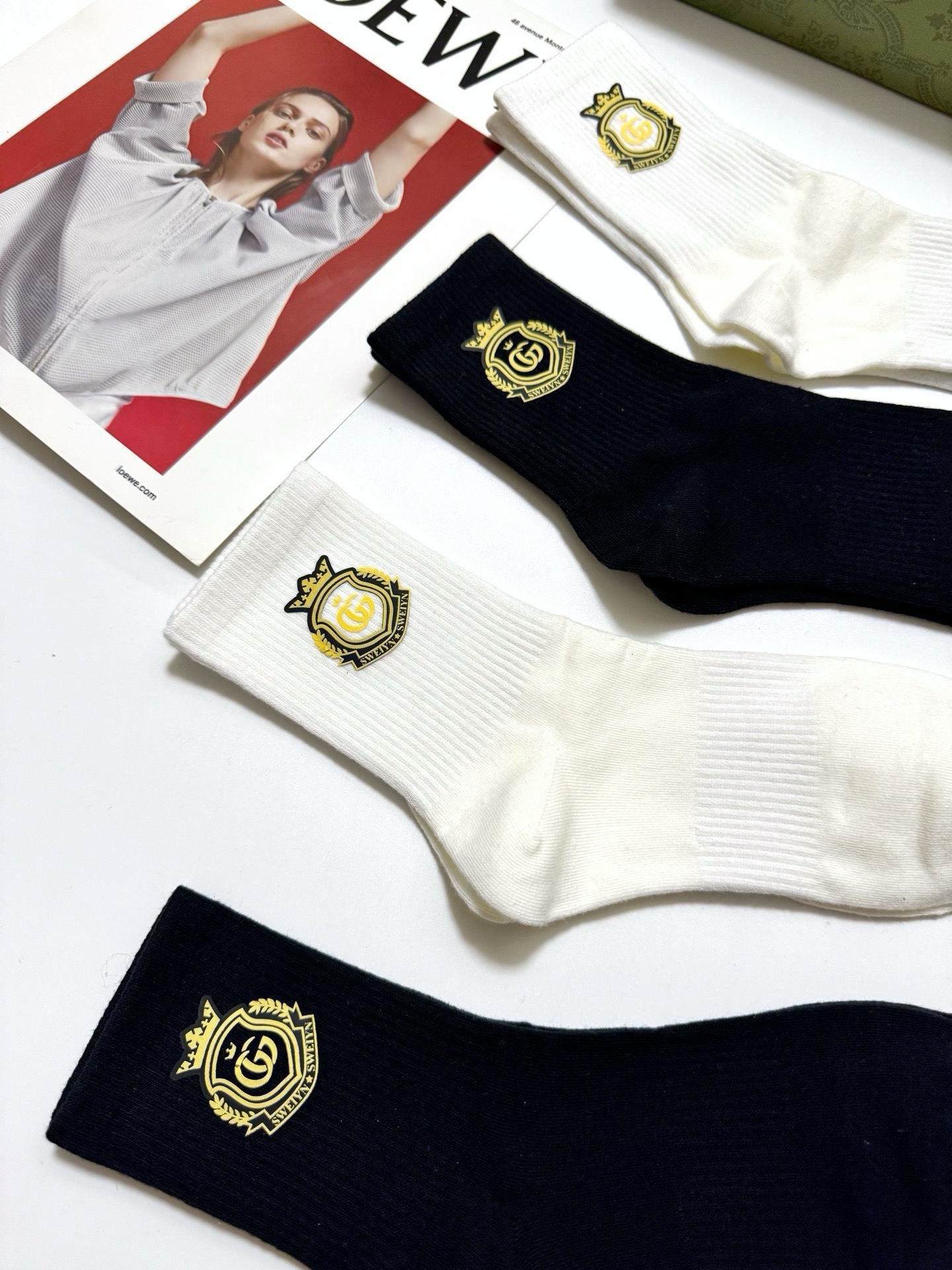 配包装 🌟【一盒4 双】 🌟Gucci 古琦 经典字母logo纯棉中筒袜   🌟ins爆款！专柜在售ing 🌟好看到爆炸
