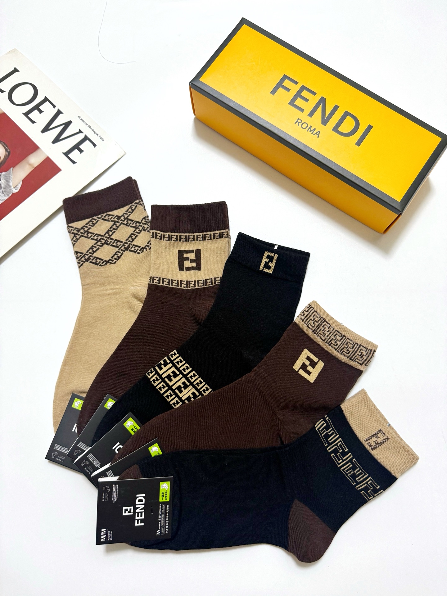 配包装 🌟【一盒5 双】  🌟Fendi 芬迪 经典字母logo 纯棉中筒袜   ，ins超火爆中筒袜 纯棉小腿袜，纯棉