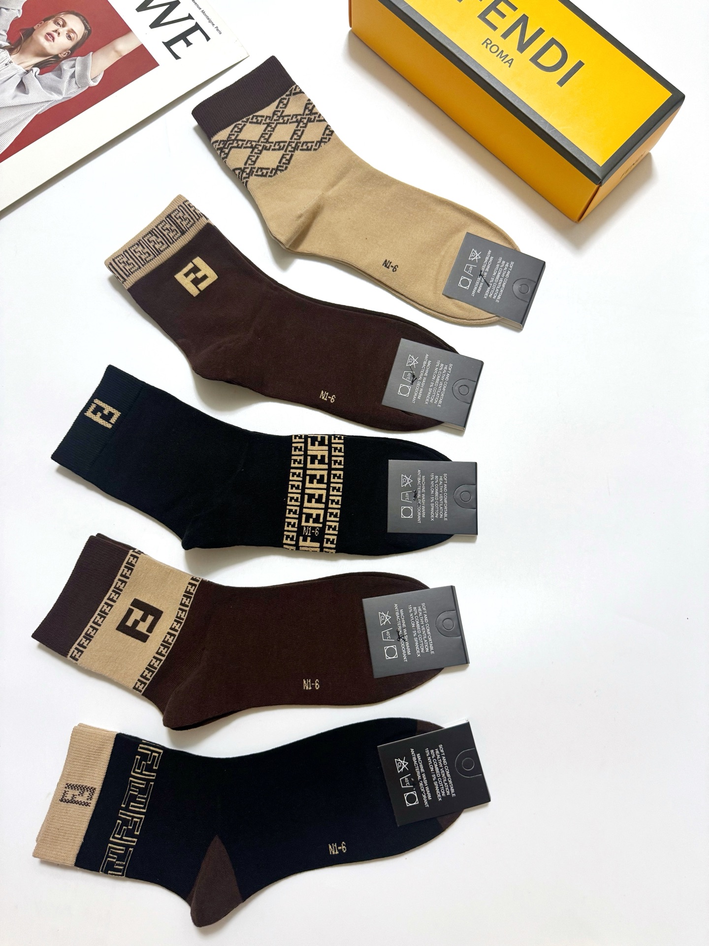 配包装 🌟【一盒5 双】  🌟Fendi 芬迪 经典字母logo 纯棉中筒袜   ，ins超火爆中筒袜 纯棉小腿袜，纯棉