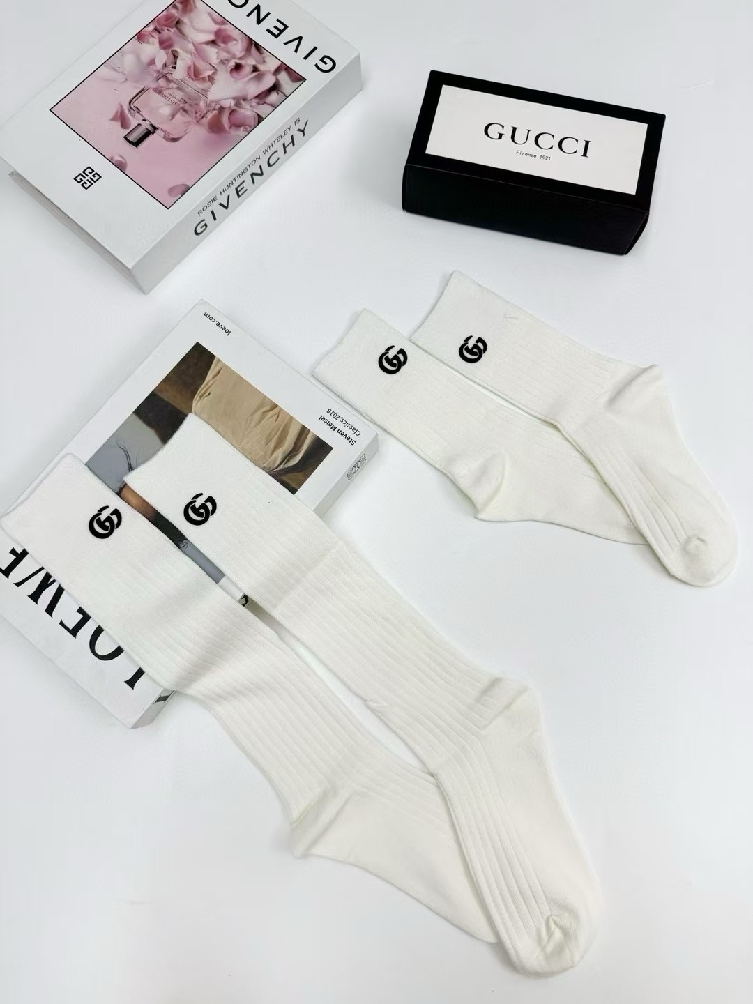 配包装 🌟【一盒2双】  🌟Gucci 古琦 经典字母logo ins超火爆小腿袜中筒袜，纯棉面料，潮人必备 ，经典个性