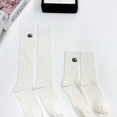 配包装 🌟【一盒2双】 🌟Gucci 古琦 经典字母logo ins超火爆小腿袜中筒袜,纯棉面料,潮人必备 ,经典个性 配包装 🌟【一盒2双】 🌟Gucci 古琦 经典字母logo ins超火爆小腿袜中筒袜,纯棉面料,潮人必备 ,经典个性