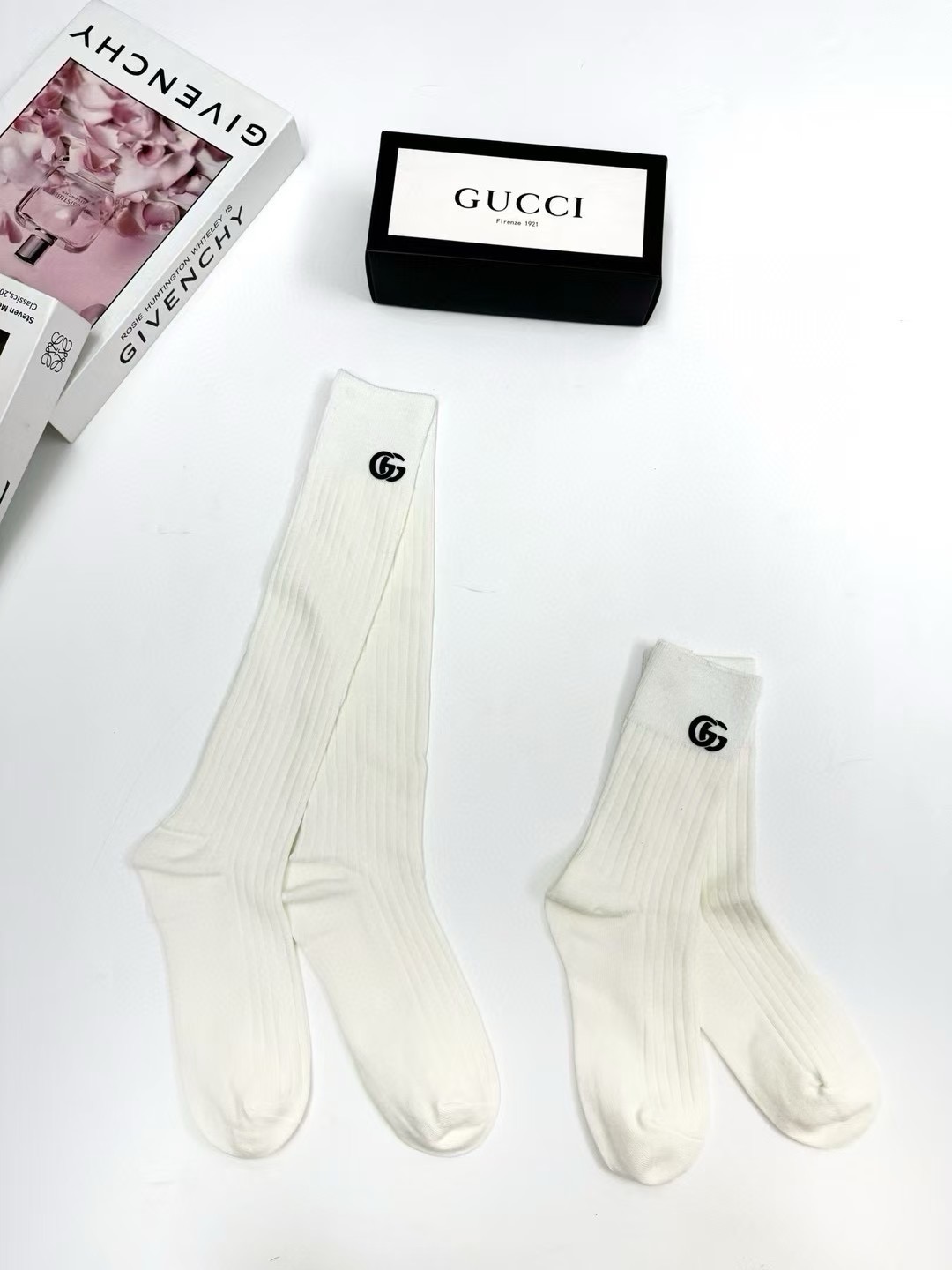 配包装 🌟【一盒2双】  🌟Gucci 古琦 经典字母logo ins超火爆小腿袜中筒袜，纯棉面料，潮人必备 ，经典个性