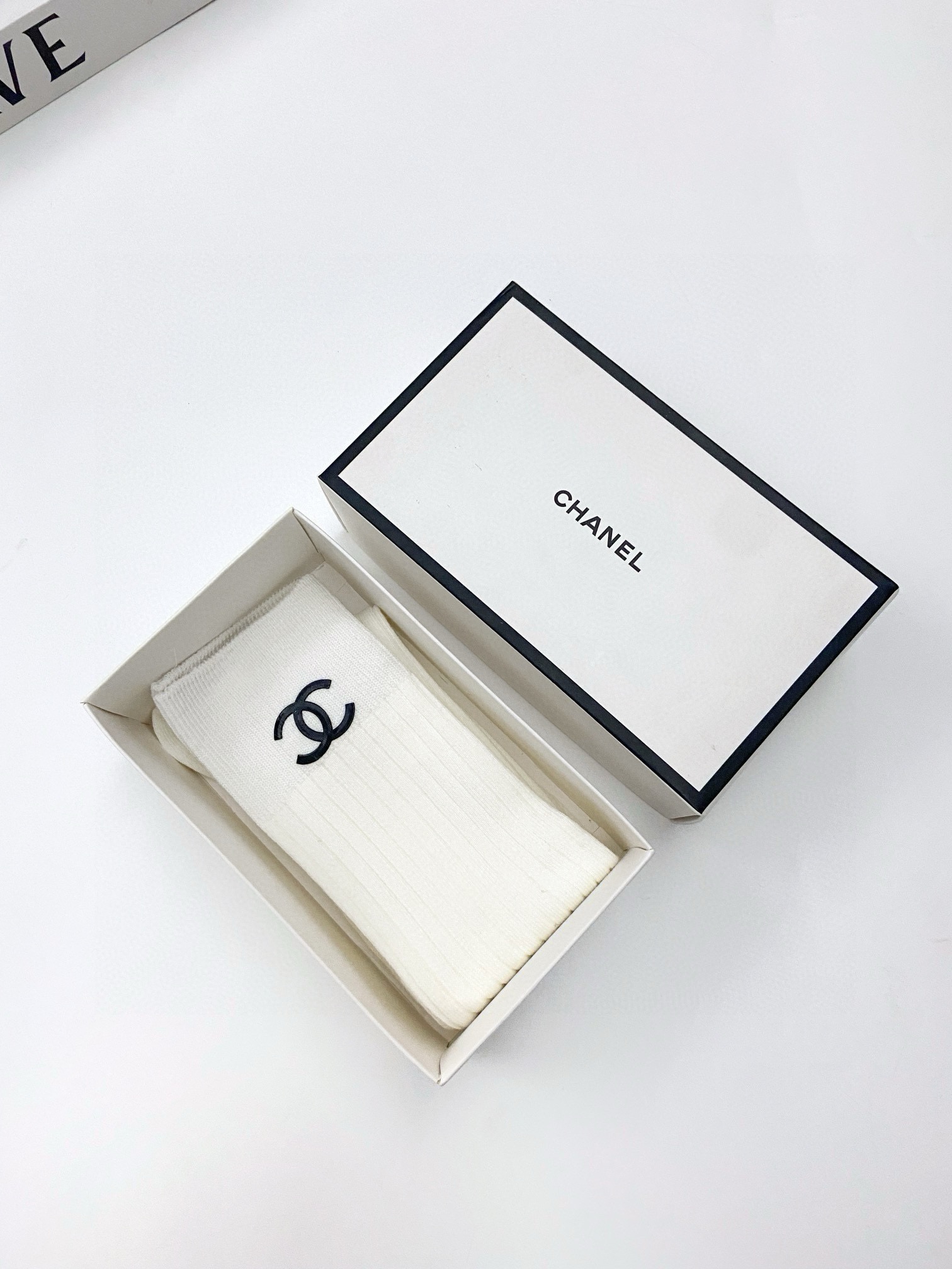 配包装 🌟【一盒一双】 🌟Chanel 香奈儿 经典字母logo纯棉长筒袜  小腿袜 🌟重工装饰个性时尚 🌟ins爆款！