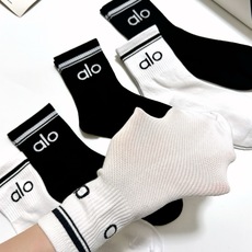 配包装 🌟【一盒5 双】 🌟alo 经典字母logo纯棉短袜 中筒袜 , 男女同款,ins超火爆红人同款,精美纯棉 配包装 🌟【一盒5 双】 🌟alo 经典字母logo纯棉短袜 中筒袜 , 男女同款,ins超火爆红人同款,精美纯棉