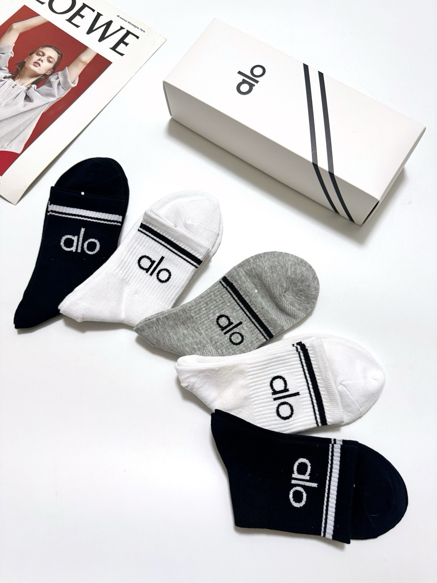 配包装 🌟【一盒5 双】  🌟alo 经典字母logo纯棉短袜 中筒袜 ，  男女同款，ins超火爆红人同款，精美纯棉 