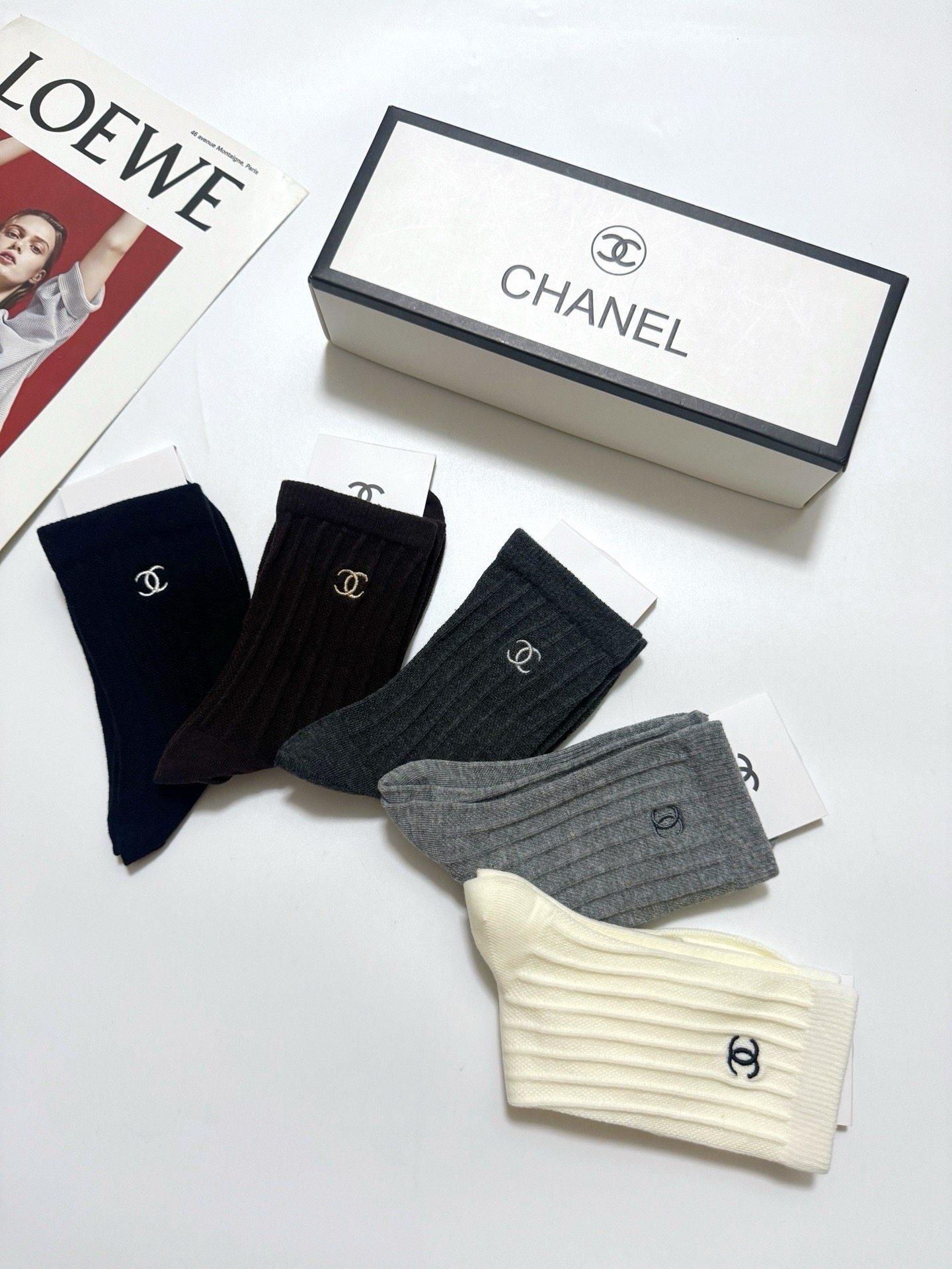 配包装 🌟【一盒5 双】  🌟Chanel 香奈儿 经典刺绣字母logo 纯棉中筒袜   ，ins超火爆小腿袜，纯棉面料