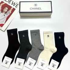 配包装 🌟【一盒5 双】 🌟Chanel 香奈儿 经典刺绣字母logo 纯棉中筒袜 ,ins超火爆小腿袜,纯棉面料 配包装 🌟【一盒5 双】 🌟Chanel 香奈儿 经典刺绣字母logo 纯棉中筒袜 ,ins超火爆小腿袜,纯棉面料