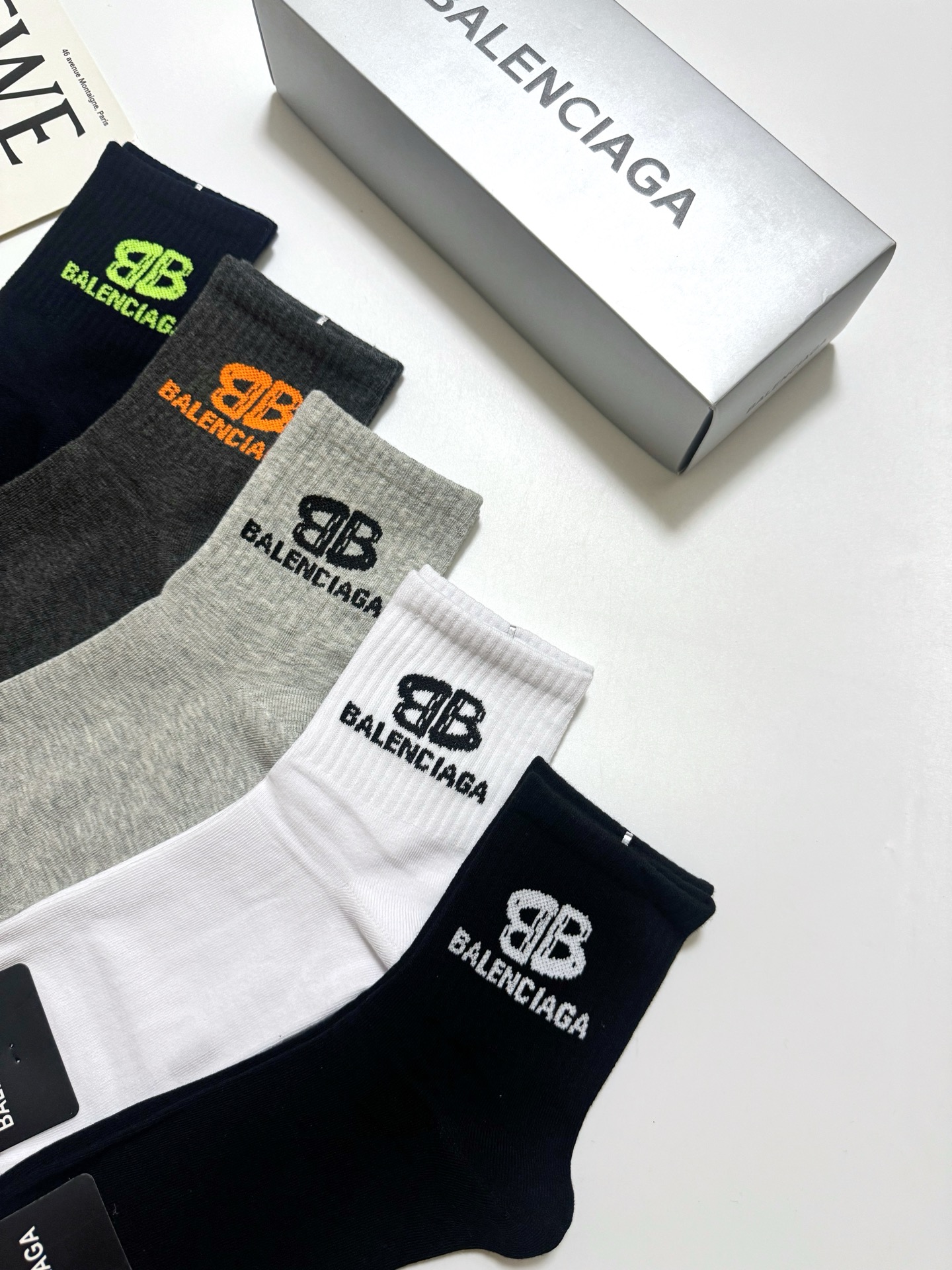 配包装 🌟【一盒5 双】  🌟Balenciaga 巴黎世家 经典字母logo 纯棉中筒袜   ，ins超火爆中筒袜 纯