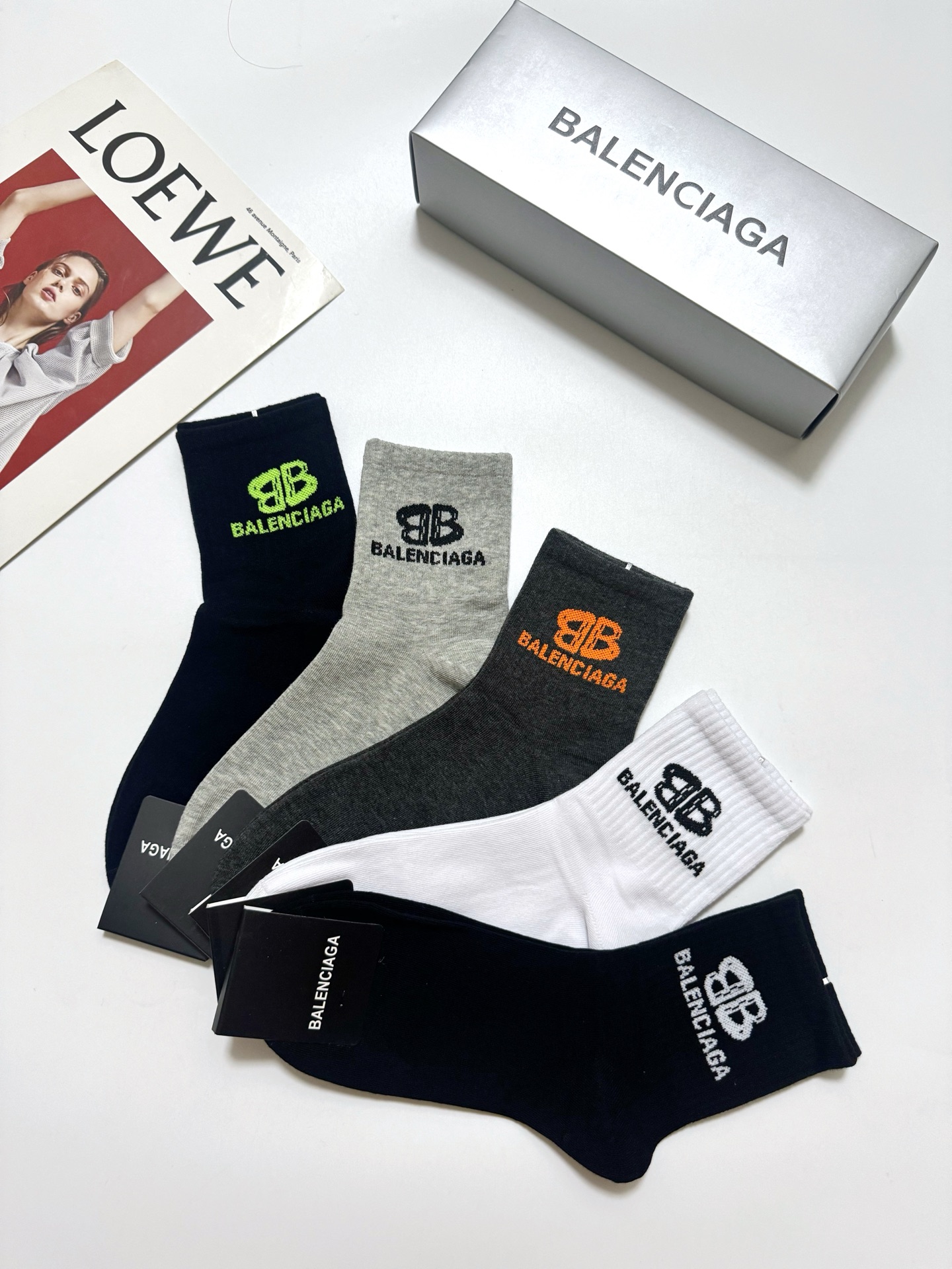 配包装 🌟【一盒5 双】  🌟Balenciaga 巴黎世家 经典字母logo 纯棉中筒袜   ，ins超火爆中筒袜 纯