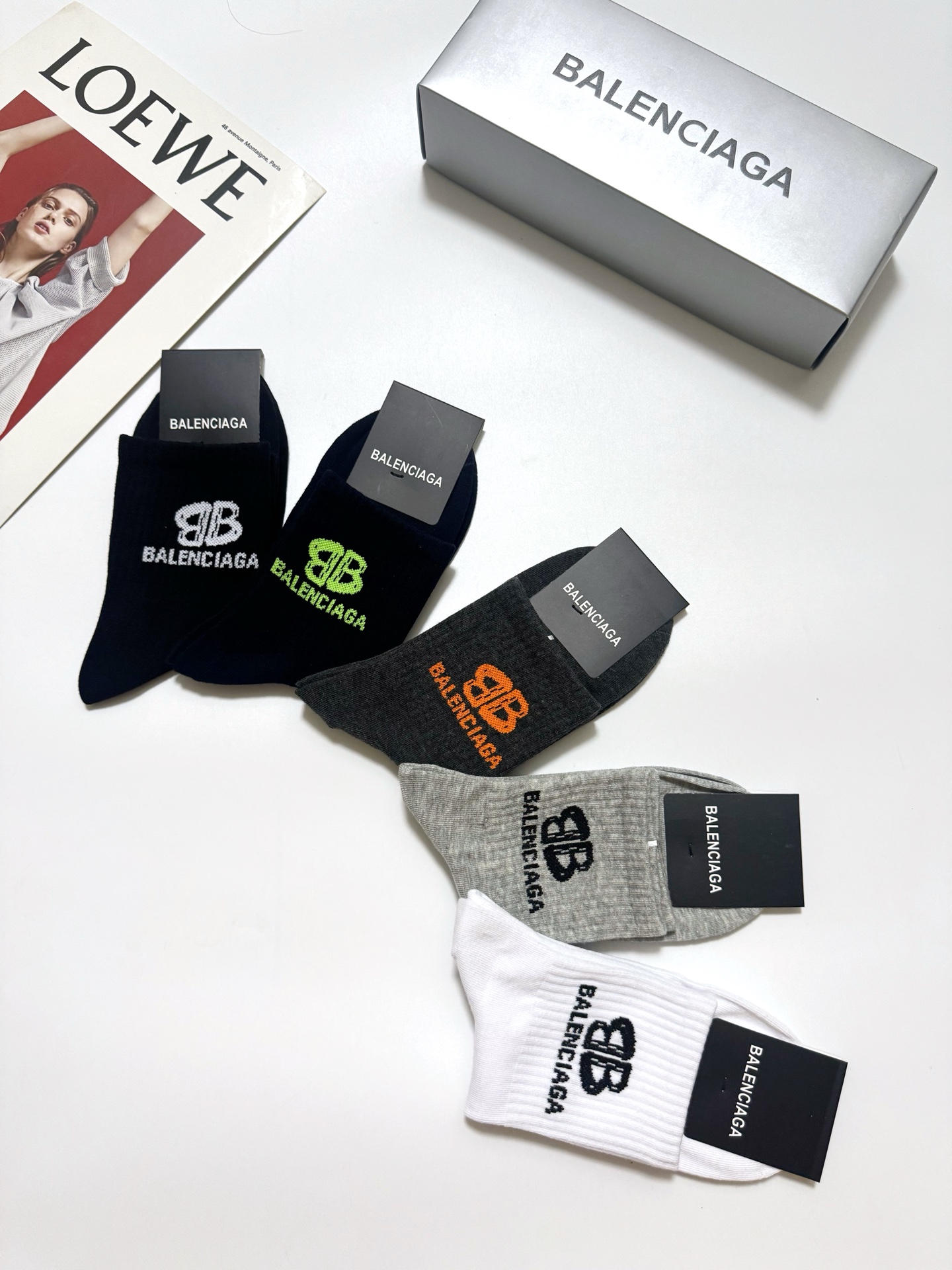 配包装 🌟【一盒5 双】  🌟Balenciaga 巴黎世家 经典字母logo 纯棉中筒袜   ，ins超火爆中筒袜 纯