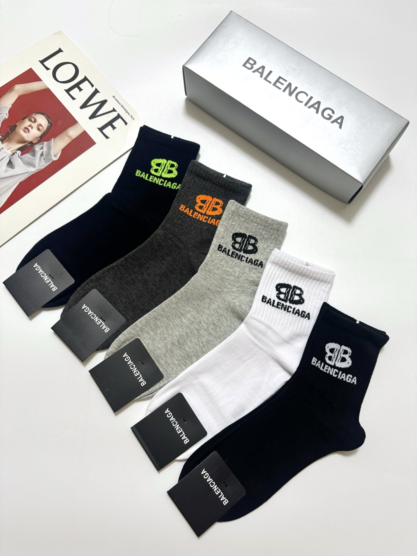 配包装 🌟【一盒5 双】  🌟Balenciaga 巴黎世家 经典字母logo 纯棉中筒袜   ，ins超火爆中筒袜 纯