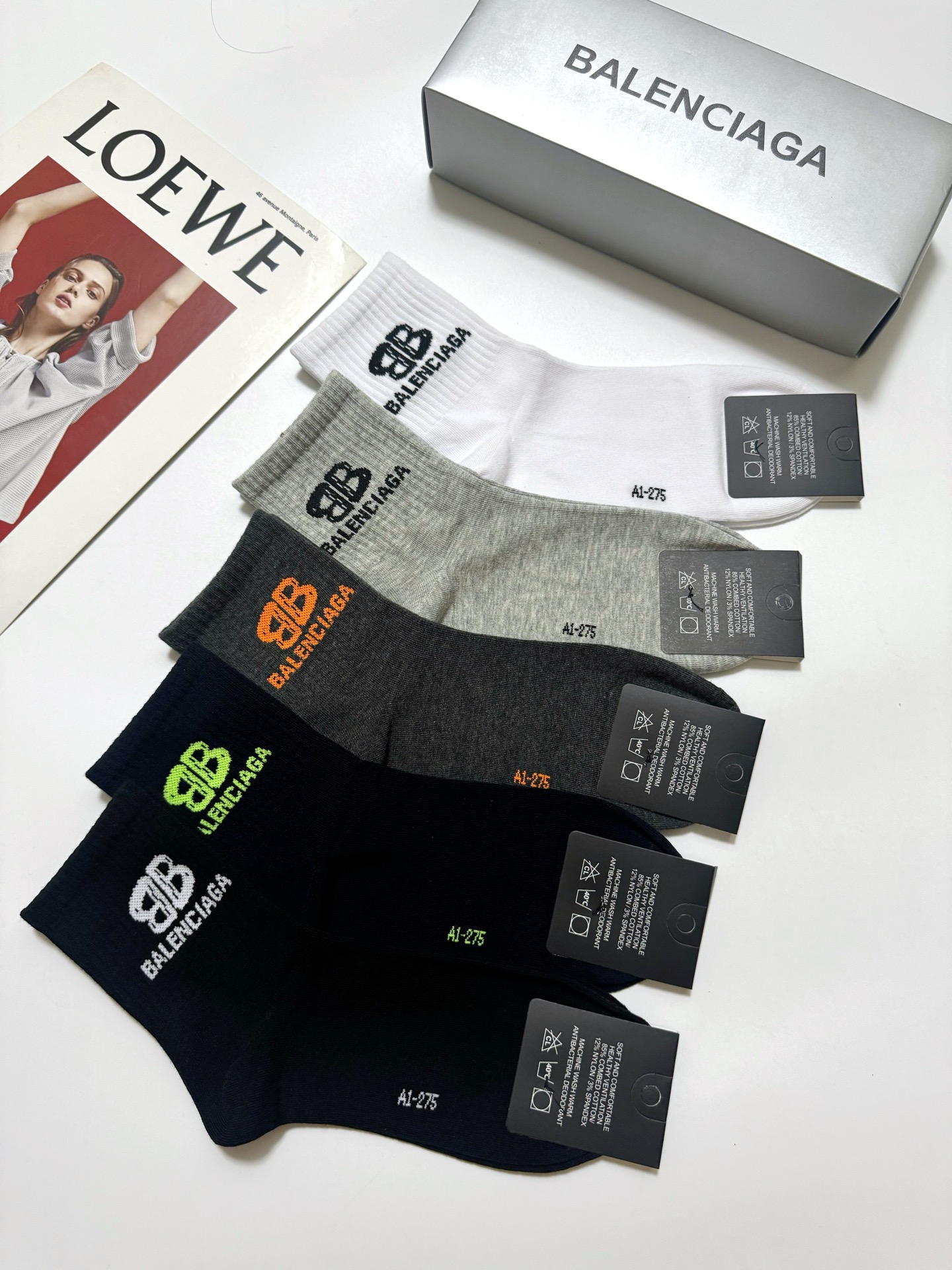 配包装 🌟【一盒5 双】  🌟Balenciaga 巴黎世家 经典字母logo 纯棉中筒袜   ，ins超火爆中筒袜 纯