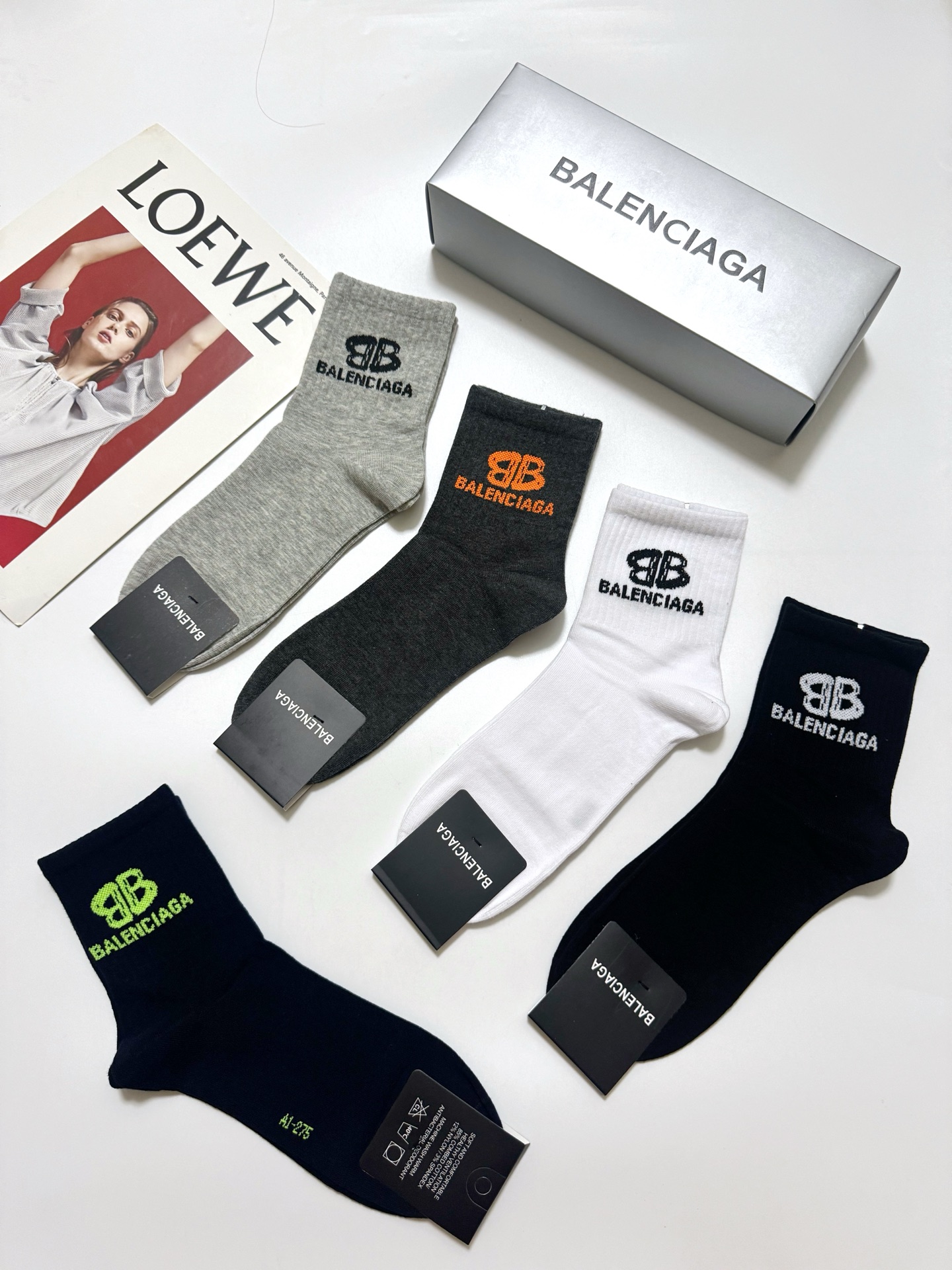 配包装 🌟【一盒5 双】  🌟Balenciaga 巴黎世家 经典字母logo 纯棉中筒袜   ，ins超火爆中筒袜 纯