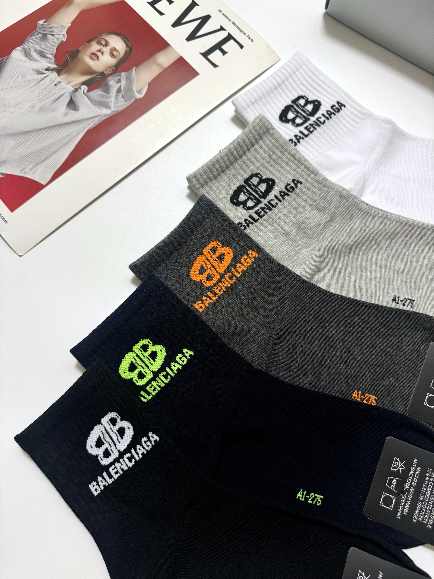 配包装 🌟【一盒5 双】  🌟Balenciaga 巴黎世家 经典字母logo 纯棉中筒袜   ，ins超火爆中筒袜 纯