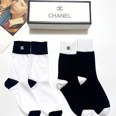 配包装 🌟【一盒2双】 🌟Chanel 香奈儿 经典字母logo 纯棉中筒袜 ,ins超火爆短袜,纯棉面料,潮人必 配包装 🌟【一盒2双】 🌟Chanel 香奈儿 经典字母logo 纯棉中筒袜 ,ins超火爆短袜,纯棉面料,潮人必